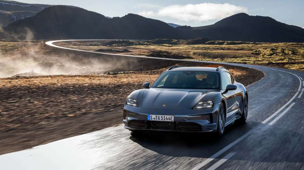 Πρεμιέρα για την ανανεωμένη Porsche Taycan GTS και τη βασική Taycan 4